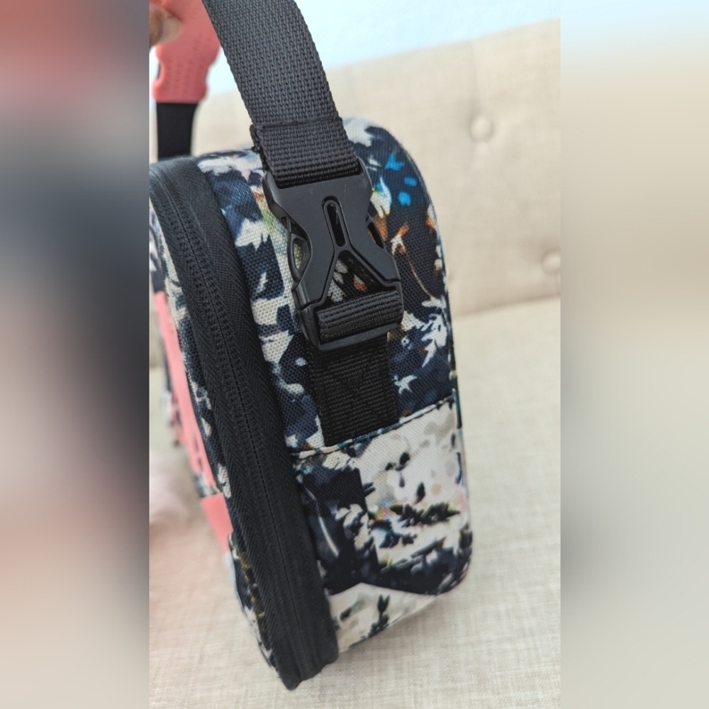NIKE Lunch Box Insulated With Hard Shell - Picture 4 of 15